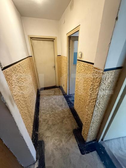 Apartament 3 camere, etajul 1, de renovat