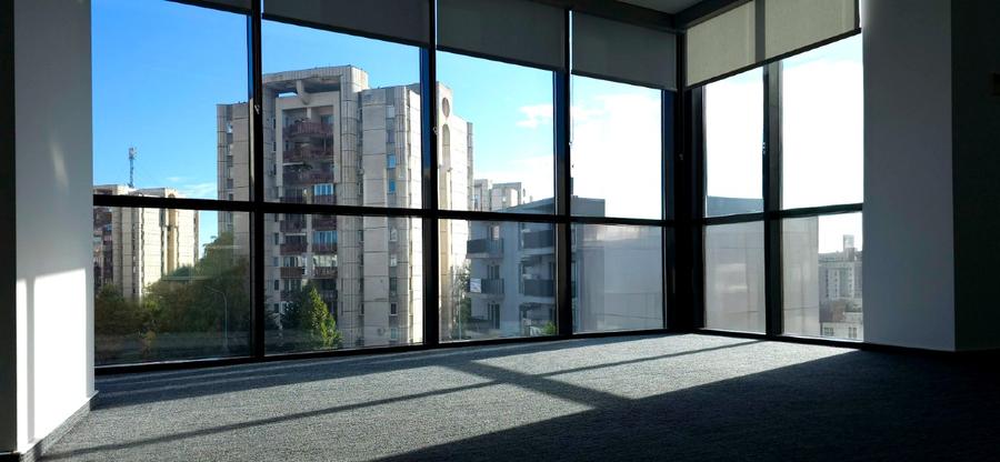 Spațiu de birouri premium – Aula Universității, parcare proprie