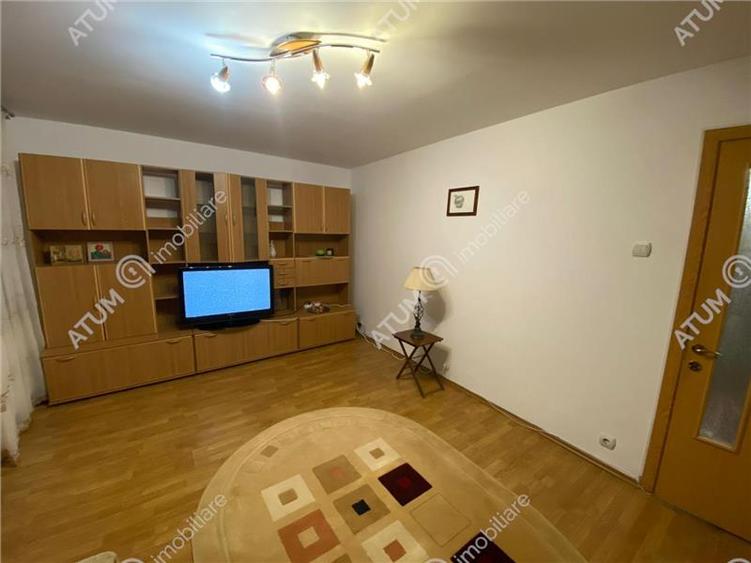 Apartament spatios 2 camere decomandate 2 balcoane si 2 bai in Sibiu