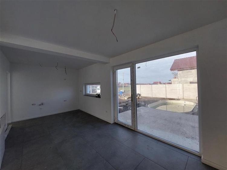 Casa noua cu piscina in Fantanele