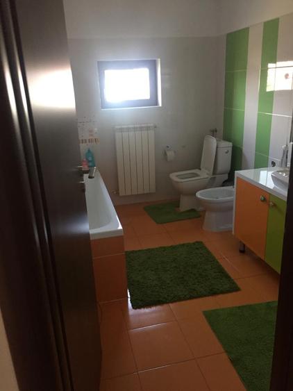 Casa 270 mp utili-teren 600 mp-garaj- zona centrala