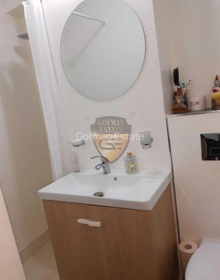 3 camere, Ultracentral la 200 m de plaja ,balcon,  jardiniera, renovat , etaj 1 - 7