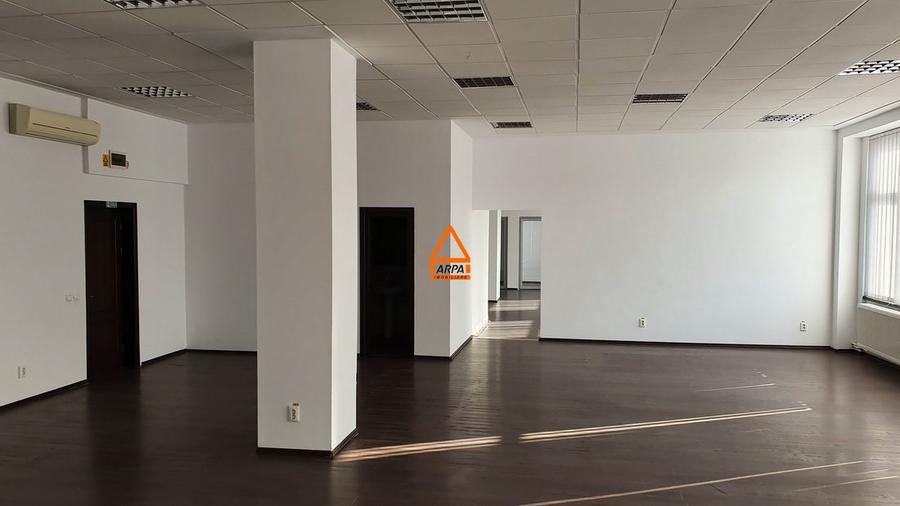Spatiu comercial - Birouri - 235 mp - Podu Ros