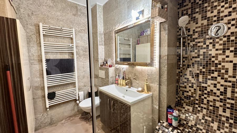 Apartament cu 3 camere și 2 băi, curte comuna, centrală pe gaz, ultracentral