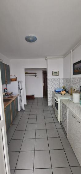 Republicii ,se vinde apartament decomandat ,2 camere ,pret 67000 euro neg