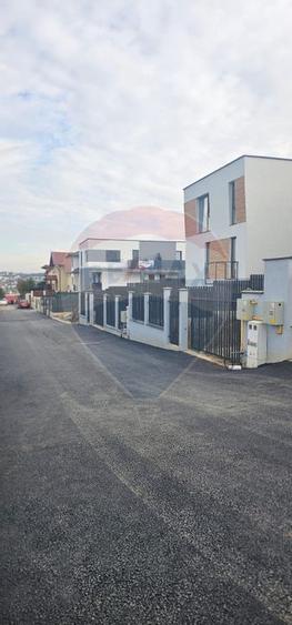 Apartament de vanzare in casa/ duplex nou, garaj, terasa