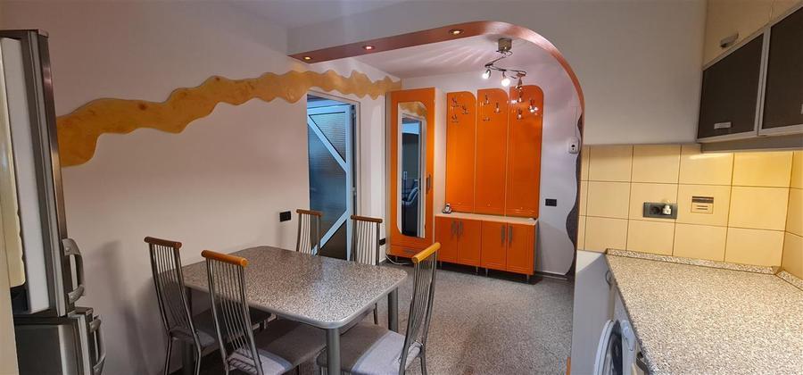 Apartament 2 camere amenajat-mobilat modern la cheie, et.1, central Podgoria- Zo