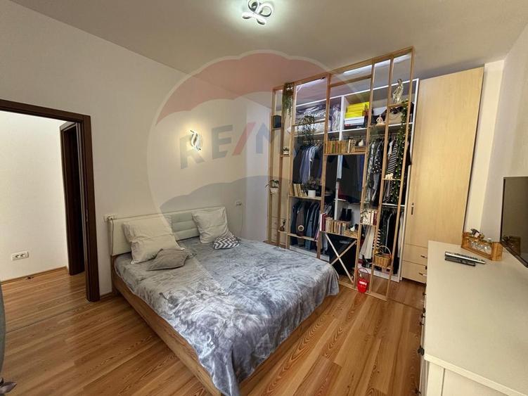 Cișmigiu: Apartament 72mp, Curte, Potențial Mansardare