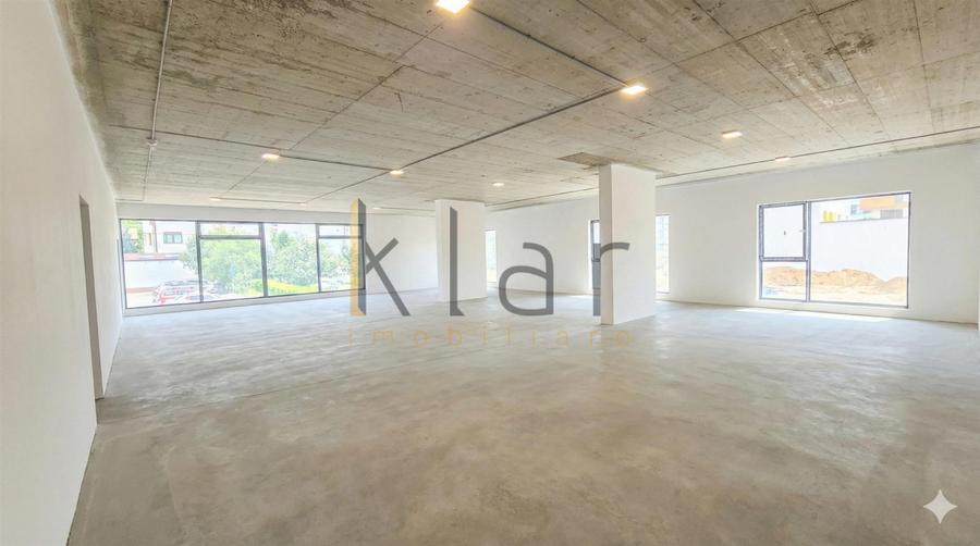 Spatiu comercial 372mp,3 parcari, Intre Lacuri - zona Leroy Merlin
