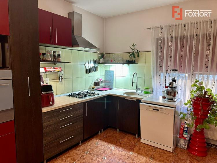 Casa individuala cu 4 camere si teren de 600 mp - Dumbravita
