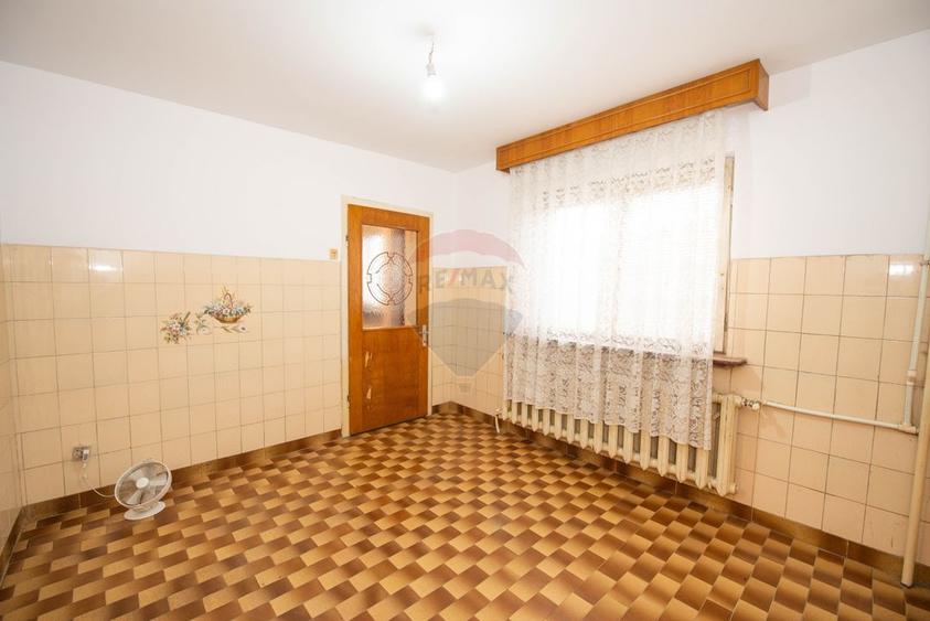 Casa individuala cu 7 camere, de vanzare 250 mp utili, Buzau