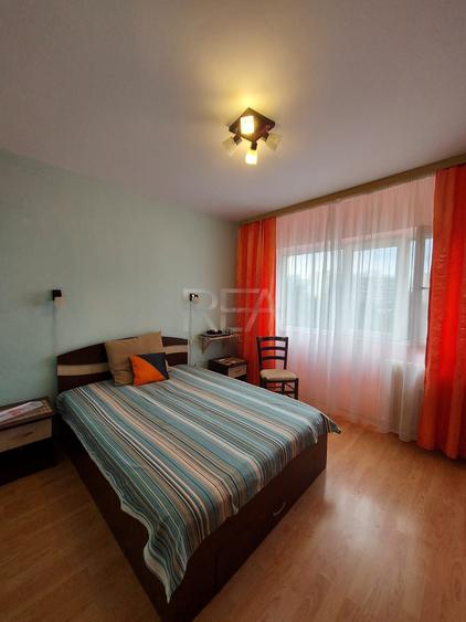 2 camere Vergului, et. 5, 52 mp, reabilitat