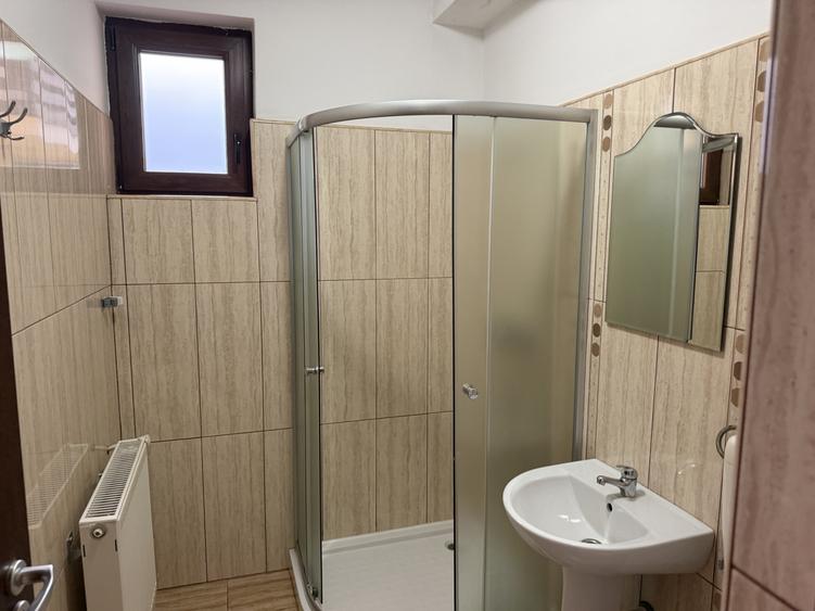 Apartament spatios 3 camere două băii Shopping City