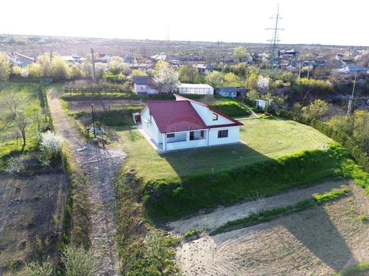 Casă spațioasă P+M și teren generos de 4151 mp în Tg. Bujor Galați