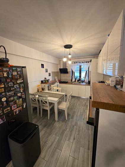 Casa/Vila cu 5 camere/ P+1+M/ Popesti-Leordeni
