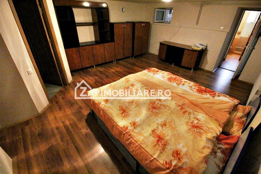 Apartament 4 camere la casă  de închiriat,zona Platou