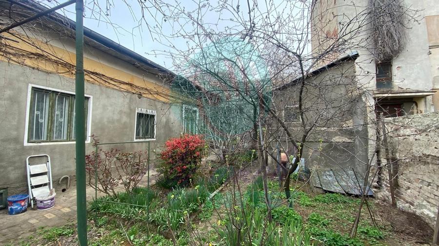 Casă cu teren generos lângă Bulevardul Banu Manta
