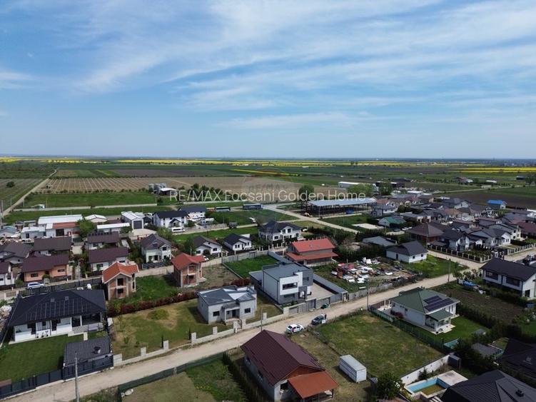 Casă / Vilă cu 5 camere de vânzare în zona Exterior Vest - 34