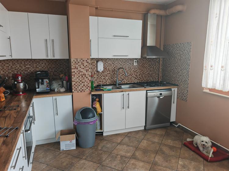 Apartament 3 camere in bloc vila zona Gemenii