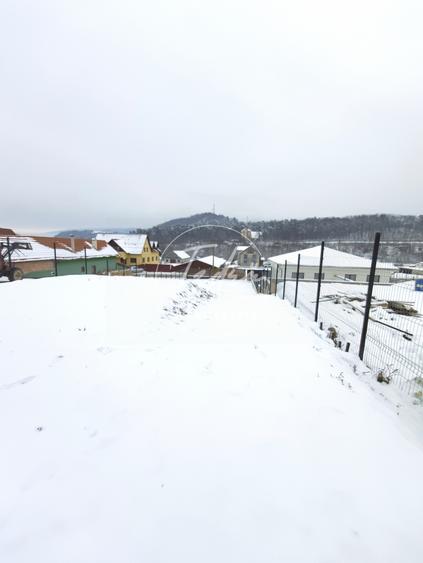 Teren intravilan 769 mp cu priveliște către munți și pădure