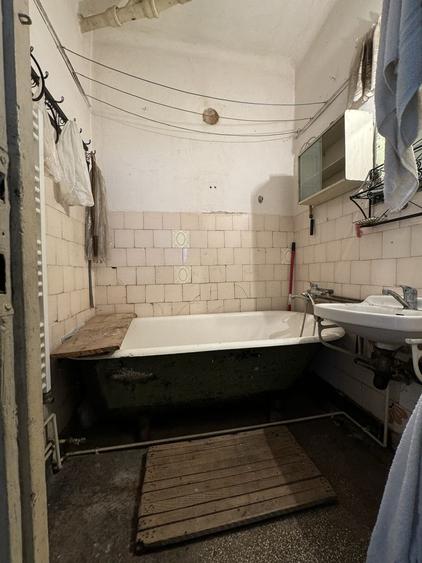 Apartament 3 camere in bloc vila, liber la vanzare zona Triaj
