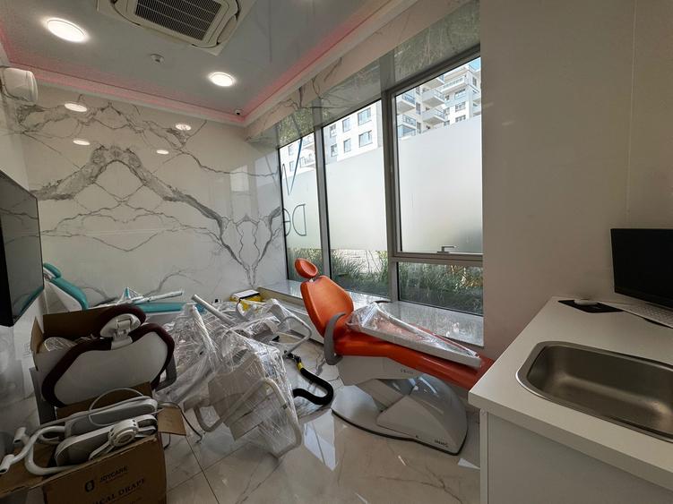 Clinica Stomatologica complet echipata pentru functionare LUXURIA