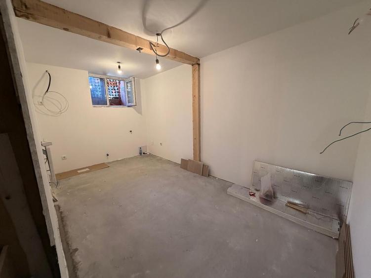 Casă de vanzare 6 camere 220 m² utili cu 376 M² teren la șosea
