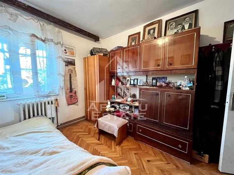 Apartament de vanzare cu 4 camere, centrala proprie, Aradului