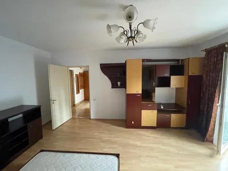 Apartament cu 3 camere/2 balcoane de închiriat | Calea Florești – Pod Calvaria