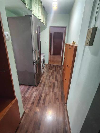 Mobilat la etaj 2 in bloc anvelopat cu centrala propie