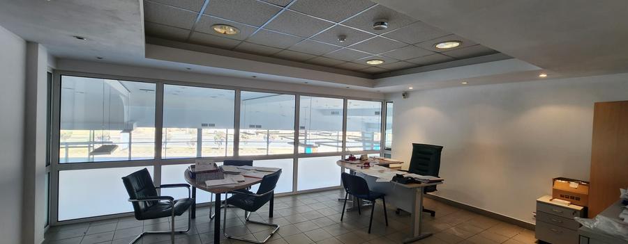 Showroom auto, construcții 6500 mp, teren 31.350 mp, deschidere 176 ml la DN 1!
