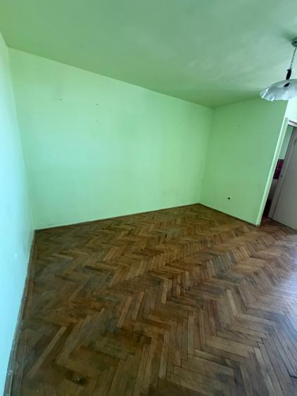 1 cameră Take Ionescu