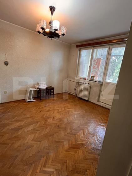 Apartament cu 3 camere, ultracentral, semidecomandat
