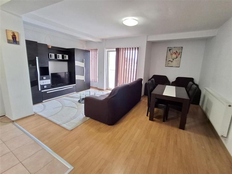 Apartament 3 camere 2 bai parcare zona Strand