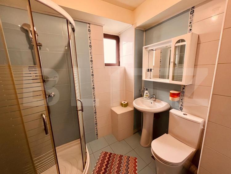 Casă 8 camere, 404 mp, zona Lapus