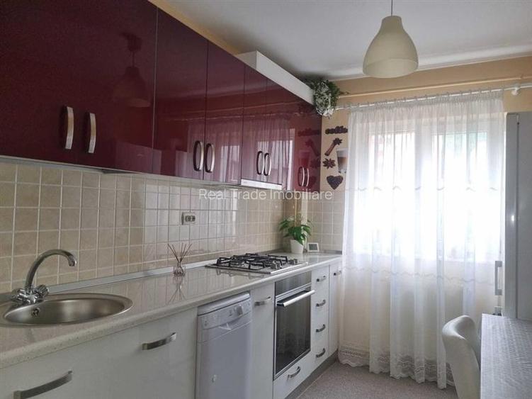 Apartament 3 camere renovat,  mobilat  Racadau - 2