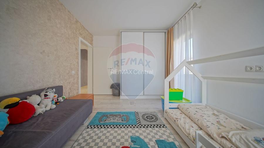 Vilă modernă, cu garaj, panouri și pompă de căldură, Cristian - 5