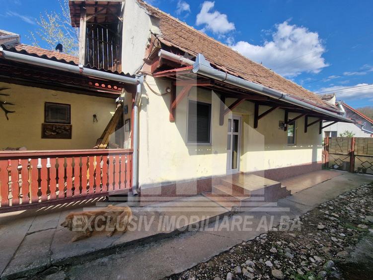 Casa de vanzare | 100 mp | 1048 mp teren | Ciugud