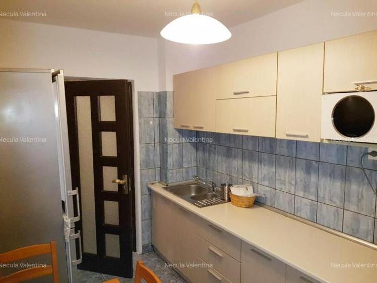 1 Decembrie  2 Camere  Decomandat Ac Metrou