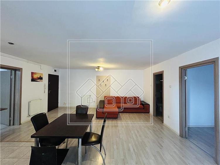 Apartament la cheie, 3 camere, balcon, zona Rahova