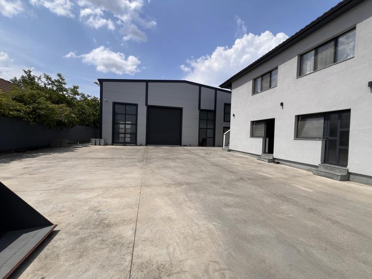 Depozit Cu Show-Room/ Front la E60 / Curte