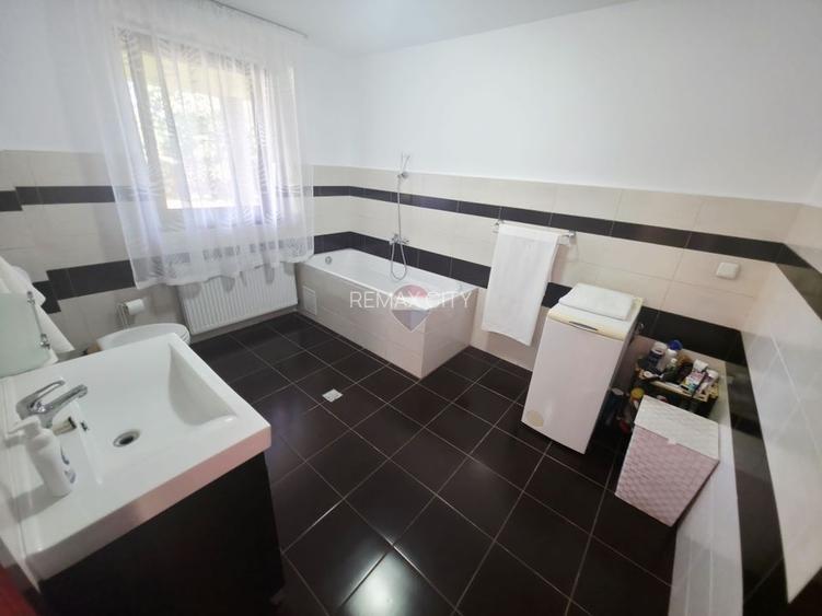 Casă / Vilă cu 5 camere de vânzare