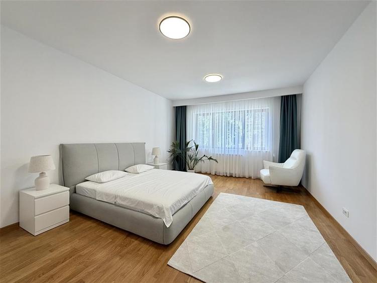 FOR RENT 4 ROOMS 200 SQM 3 PARKING