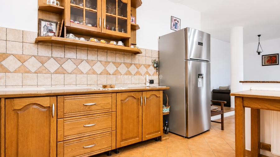 Casa spatioasa de inchiriat cu 5 camere in Zimandu Nou - 4