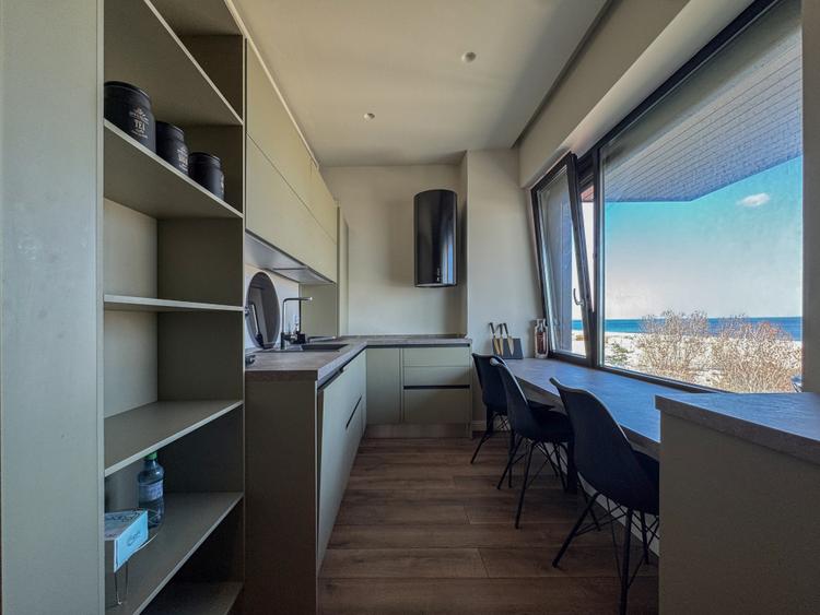 Apartament 3 camere de închiriat in Mamaia | Vedere frontală la mare | Parcare