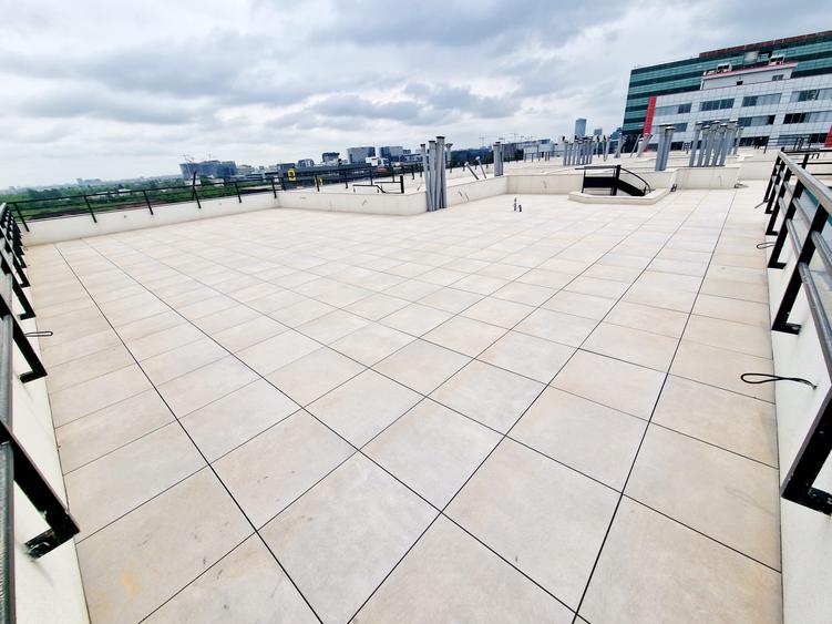 Penthouse cu 4 camere, 416mp inclus terasa , la 200 m de rond Pipera