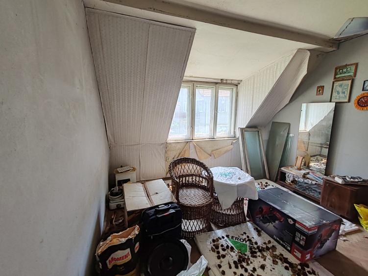 Casa 6 camere libera la vanzare zona Bartolomeu
