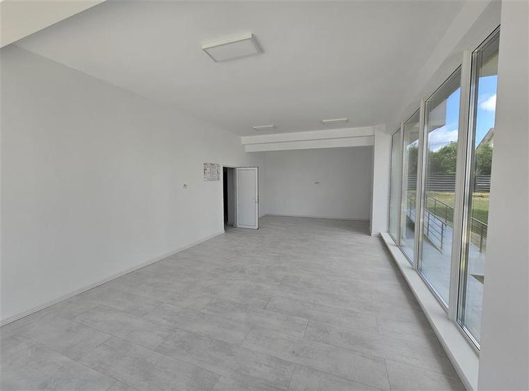 Spatiu comercial, 260mp, imobil nou,