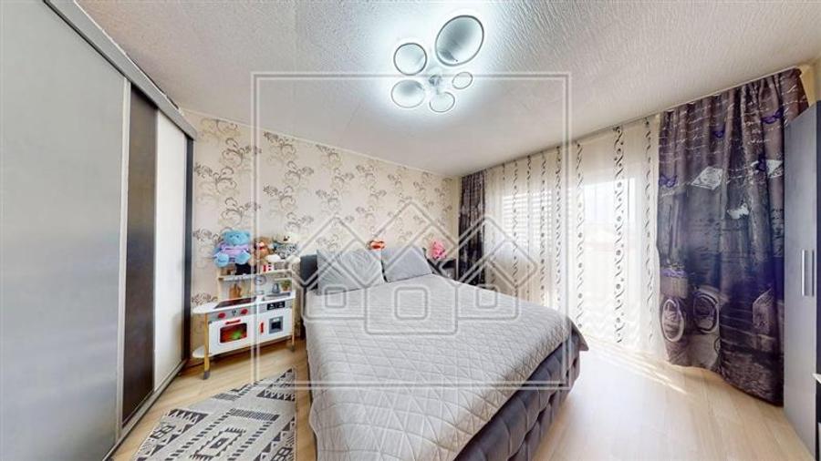 Apartament cu 3 camere, balcon, pivnita - Zona Mihai Viteazu