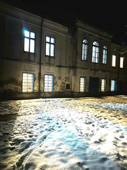 DE VANZARE CONAC  CU TEREN 8330  MP ZONA MELINESTI LA 20 KM CRAIOVA  DOLJ
